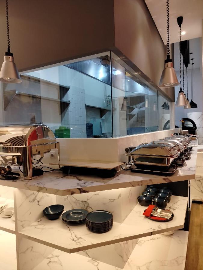 Moritz Biz Gandaria Hotel Jakarta Buitenkant foto