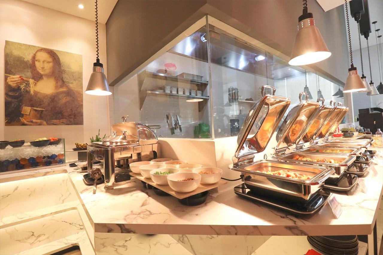 Moritz Biz Gandaria Hotel Jakarta Buitenkant foto